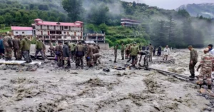 धाराली आपदा के बाद उत्तरकाशी में राहत और बचाव कार्य