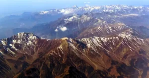 हिंदुकुश-हिमालय पर्वत श्रृंखला का हवाई दृश्य