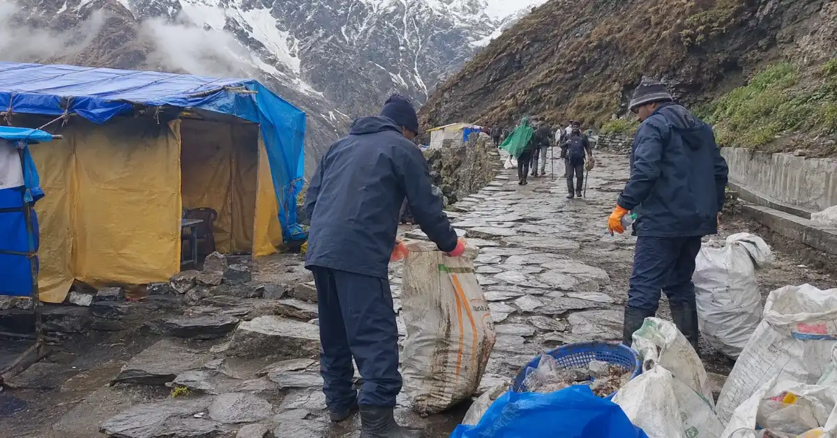 केदारनाथ धाम से 10 दिन में 9.5 टन कूड़ा एकत्र, सोनप्रयाग में कॉम्पेक्टर से हो रहा निस्तारण