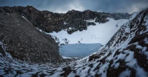उत्तराखंड के चमोली जिले में स्थित रहस्यमयी रूपकुंड झील