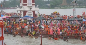 Kanwariyas gathered at Har Ki Pauri during the Kanwar Yatra in Haridwar