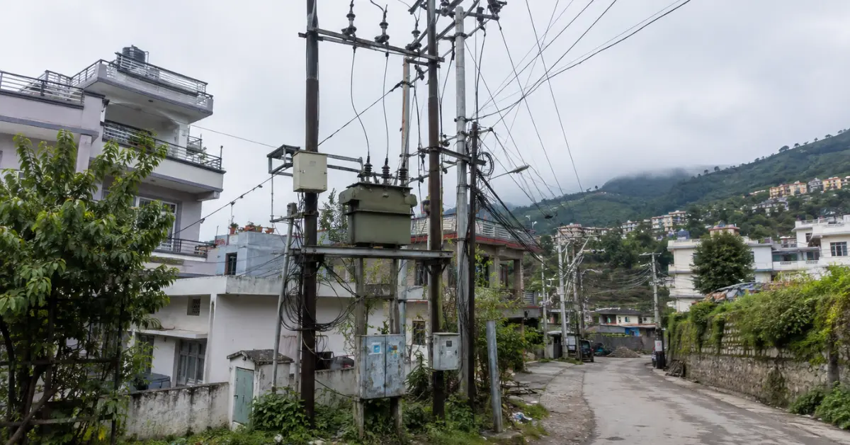 Home 6 उत्तराखंड में बिजली लाइन या उपकरण तोड़ना पड़ेगा महंगा, ₹1 लाख तक जुर्माना; नियमों में हुए ये बड़े बदलाव