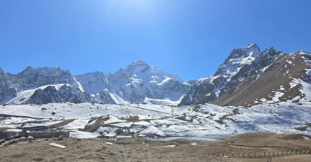Representative view of आदि कैलाश high-altitude marathon runners on a mountain road in Pithoragarh.